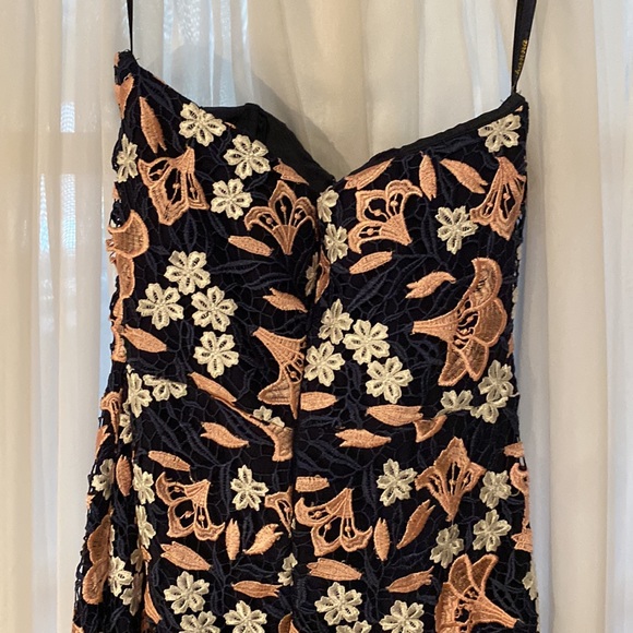 Shoshanna Embroidered Dress from Neiman Marcus Size 4 - Picture 4 of 5